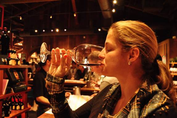 Provando vinhos na vinícola V. Sattui, no Napa Valley, na Califórnia, nos Estados Unidos